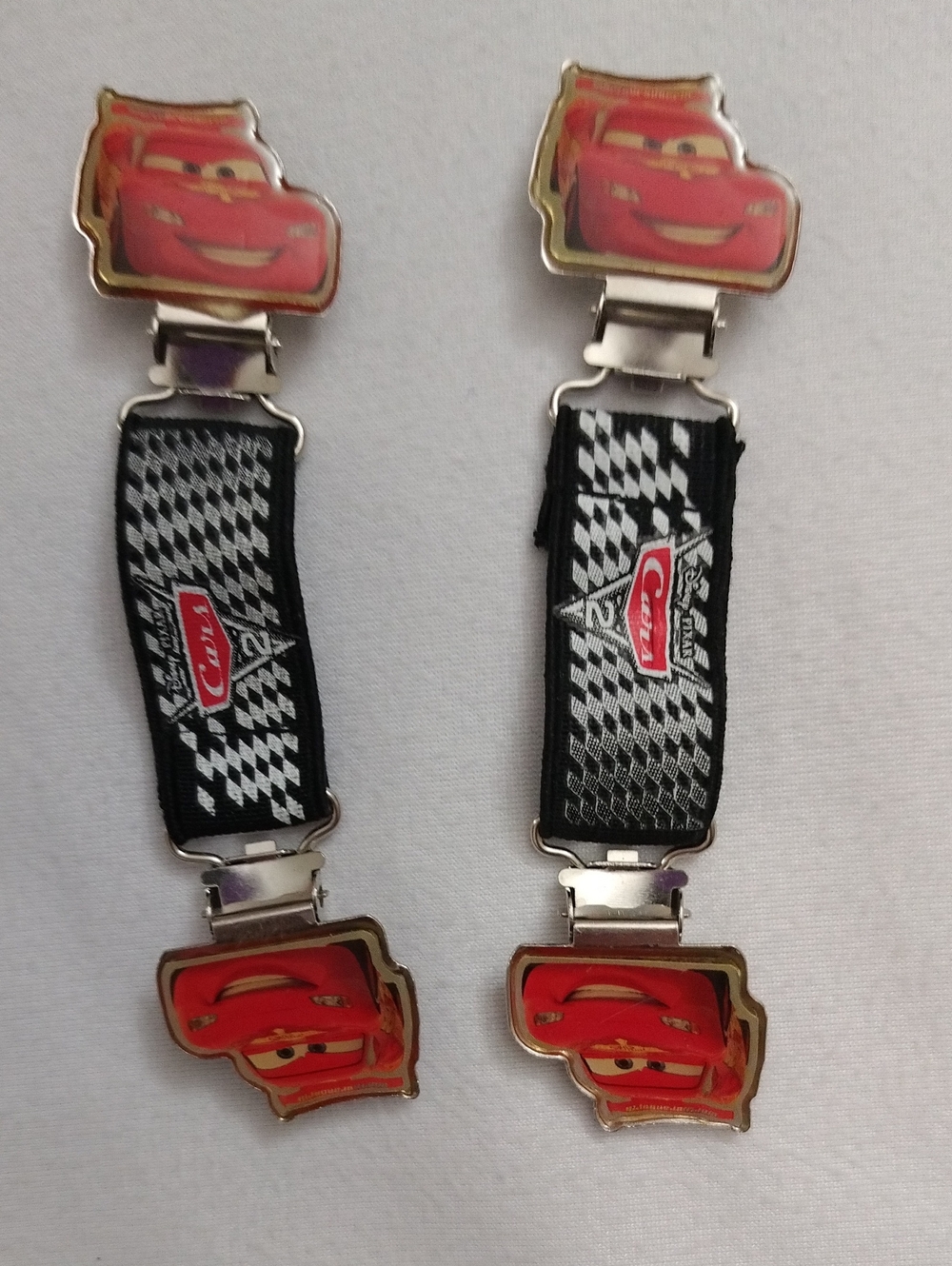 Disney Pixar Cars 2 Lightning McQueen Mitten Clips Kids Accessories, Red Black